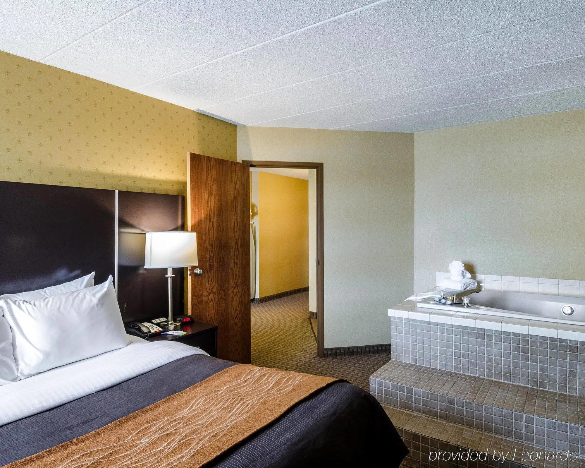 Holiday Inn Express - Fall River North Exteriér fotografie