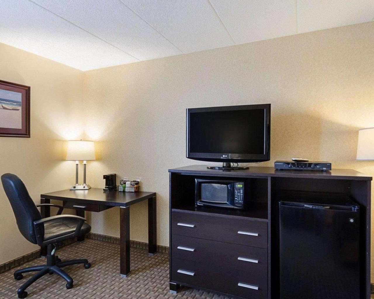 Holiday Inn Express - Fall River North Exteriér fotografie
